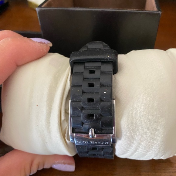 Michael kors watch - Picture 4 of 5